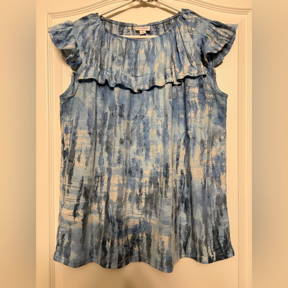 LuLaRoe Blue and White Patterned Top